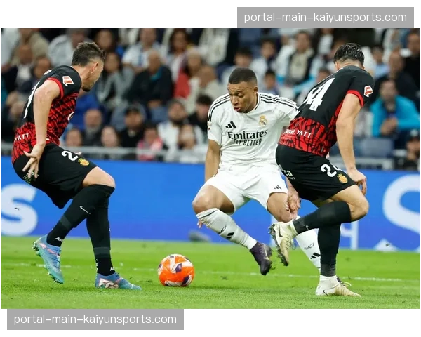 半场战报:贝林厄姆世界波,皇马客场1-0领先塞维利亚 半场战报:贝林厄姆世界波,皇马客场1-0领先塞维利亚